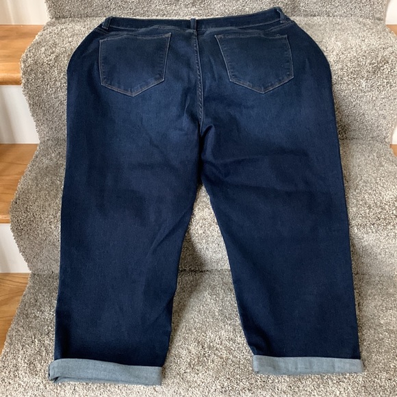 Nearly New C&B Dark Wash Mid Rise Stretch Capri Jeans - Picture 5 of 6